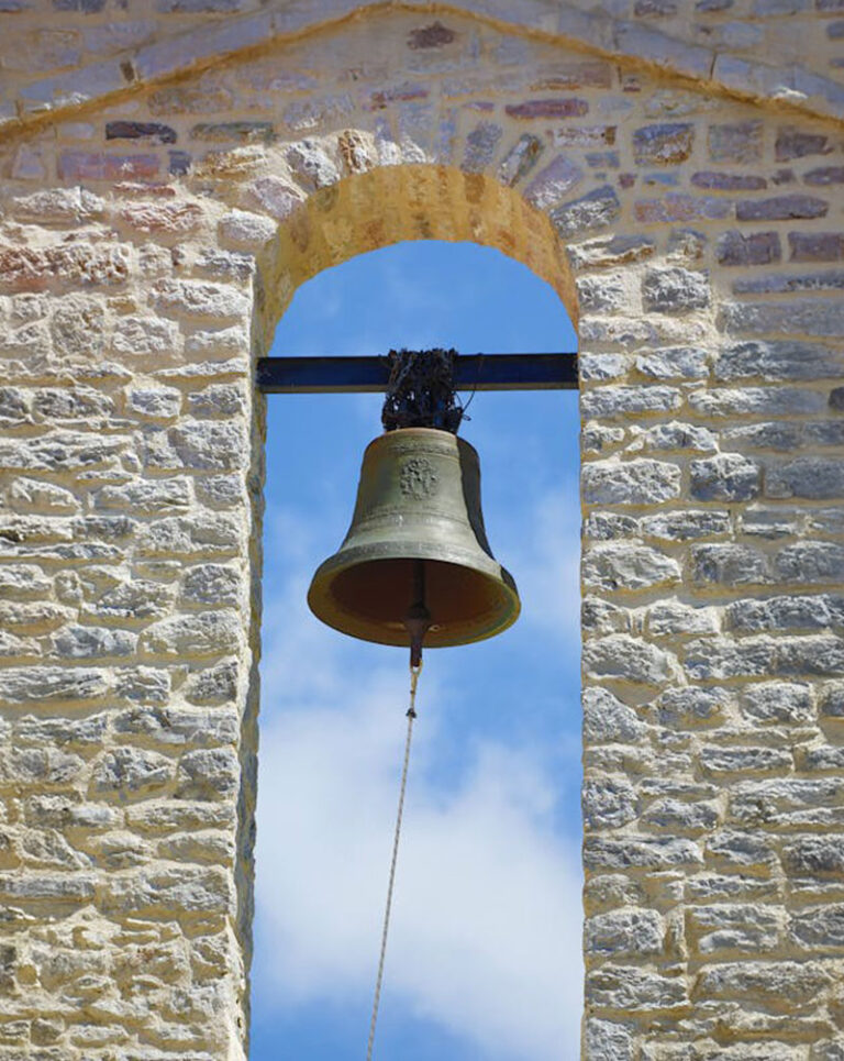 Campanario con campana