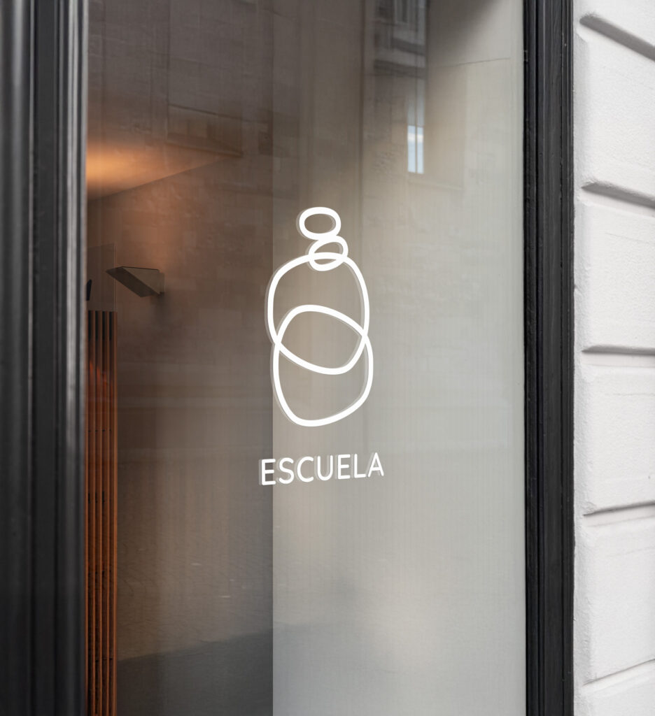 Ejemplo de señalética sobre puerta para la Real Fábrica de Cristales